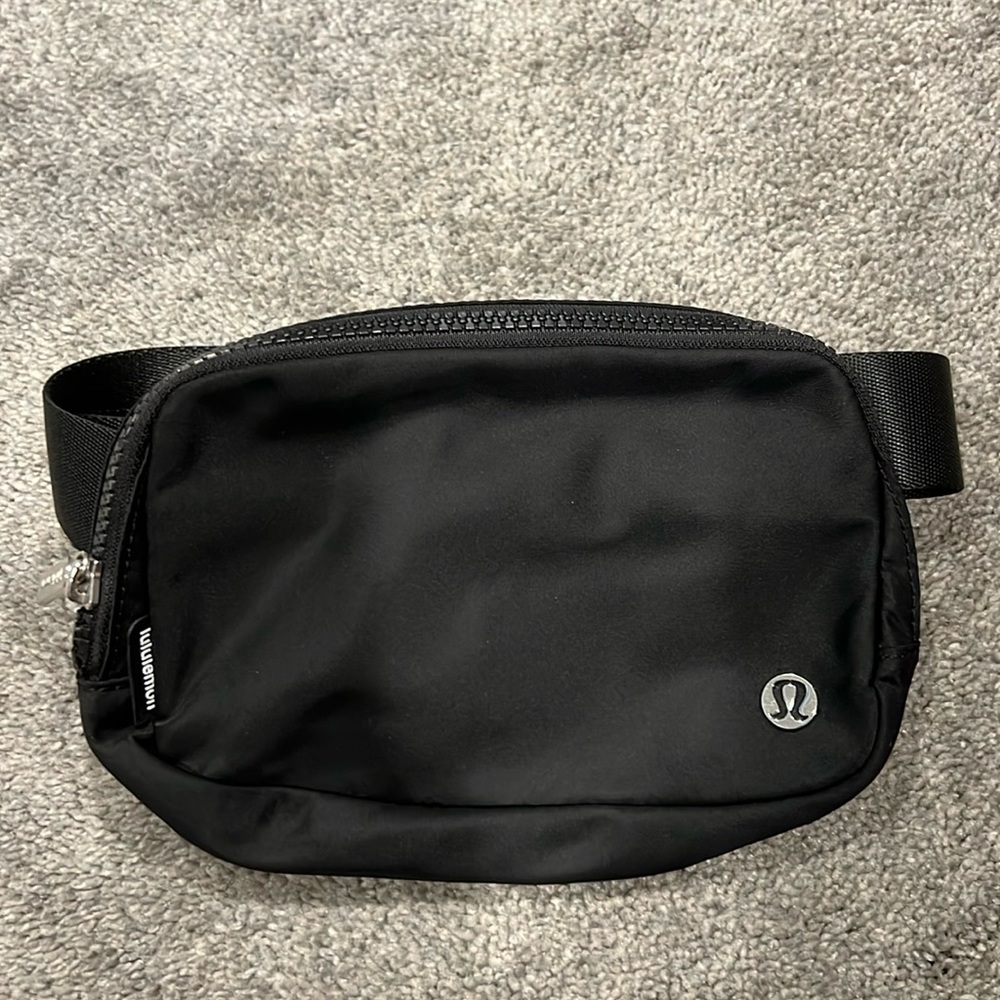 Lululemon Everywhere Belt Bag